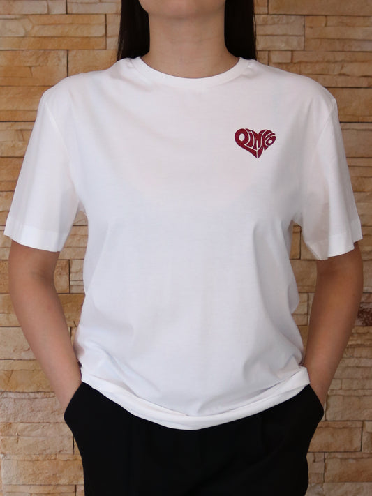 T-shirt con lettering Amore in strass